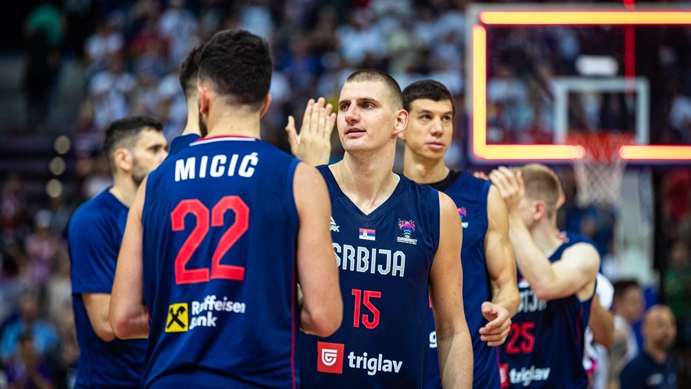 Nikola Jokić i Vasilije Micić (©FIBA Basketball)